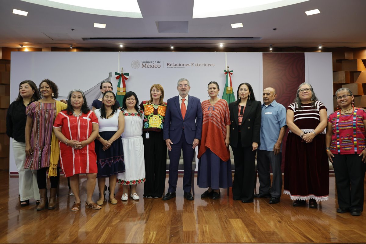 Juan Ramón de la Fuente dijo que la campaña Protección consular en lenguas indígenas llegará a todas las regiones donde se encuentren las y los mexicanos en el exterior. Foto: Gob. de México