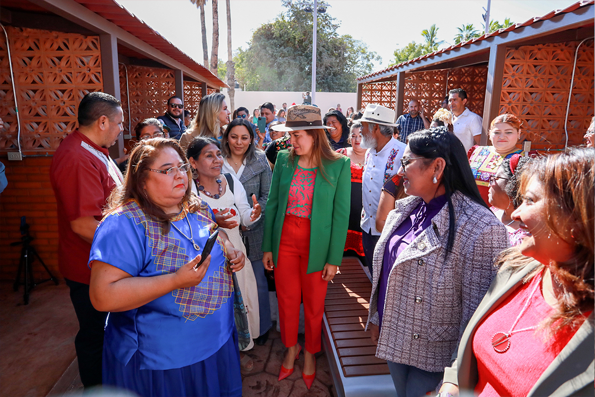 Milena Quiroga llevó a cabo la inauguración de estos espacios comerciales. Foto: Facebook de Milena Quiroga.