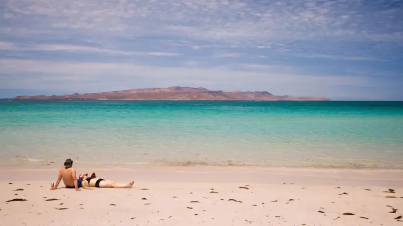 Los tecolotes, búhos que inspiraron el nombre de esta playa en La Paz, Baja California Sur. Foto: Expedia.com