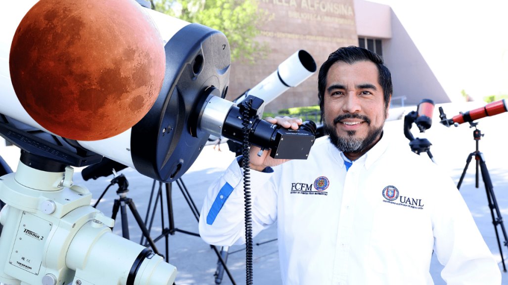 UANL se prepara para observar la Luna de sangre este 13 de marzo