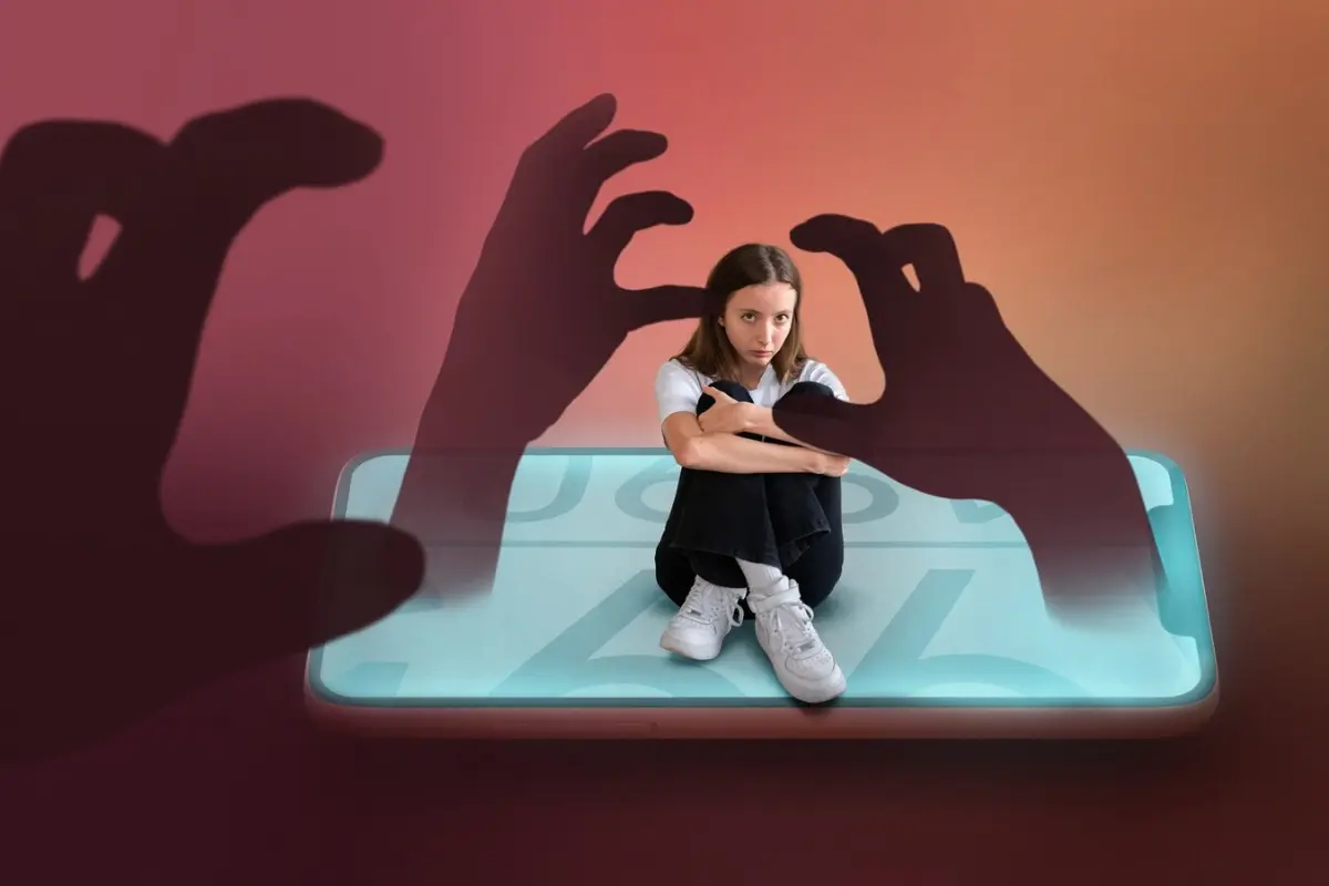 Violencia digital contra las mujeres. Foto: Freepik