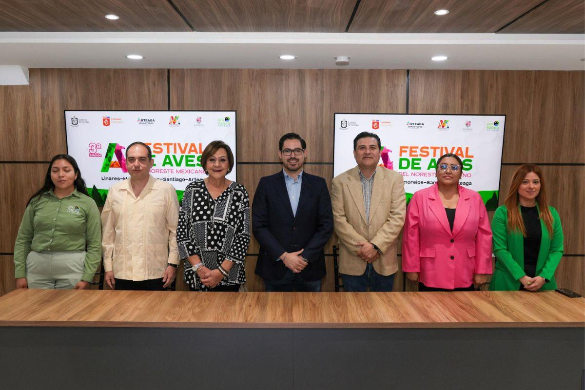 David de la Peña, alcalde de Santiago, participa en la reunión de preparación del Festival de las Aves en Santiago Foto: Canva