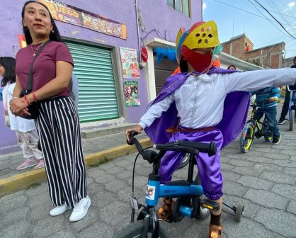 El Espía un soldado que recorre las calles antes de Semana Santa