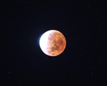 Eclipse lunar, ¿a qué hora y cómo verlo?