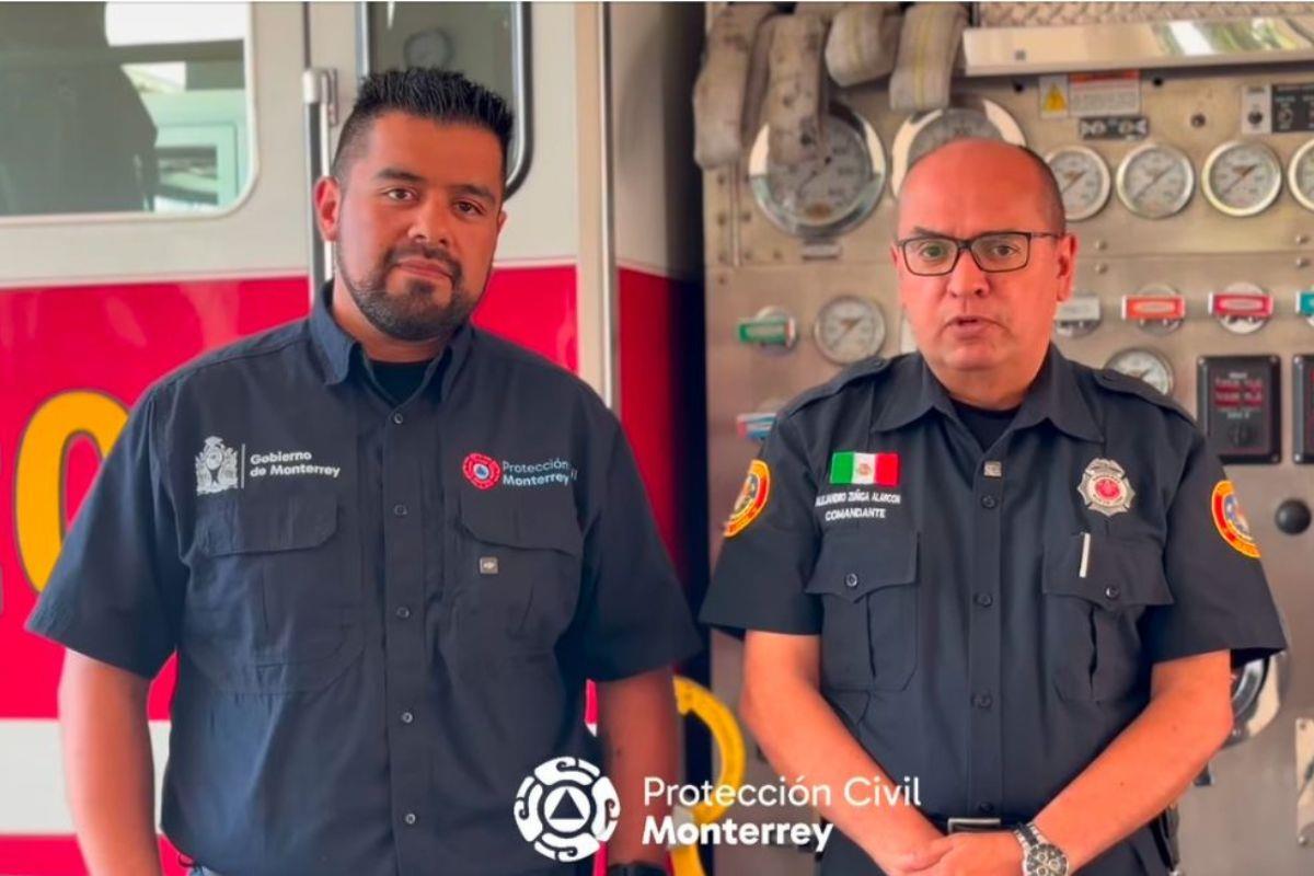 Lic. Daniel Betancourt, director de Protección Civil, junto al comandante Alejandro Zúñiga de Bomberos de Nuevo León