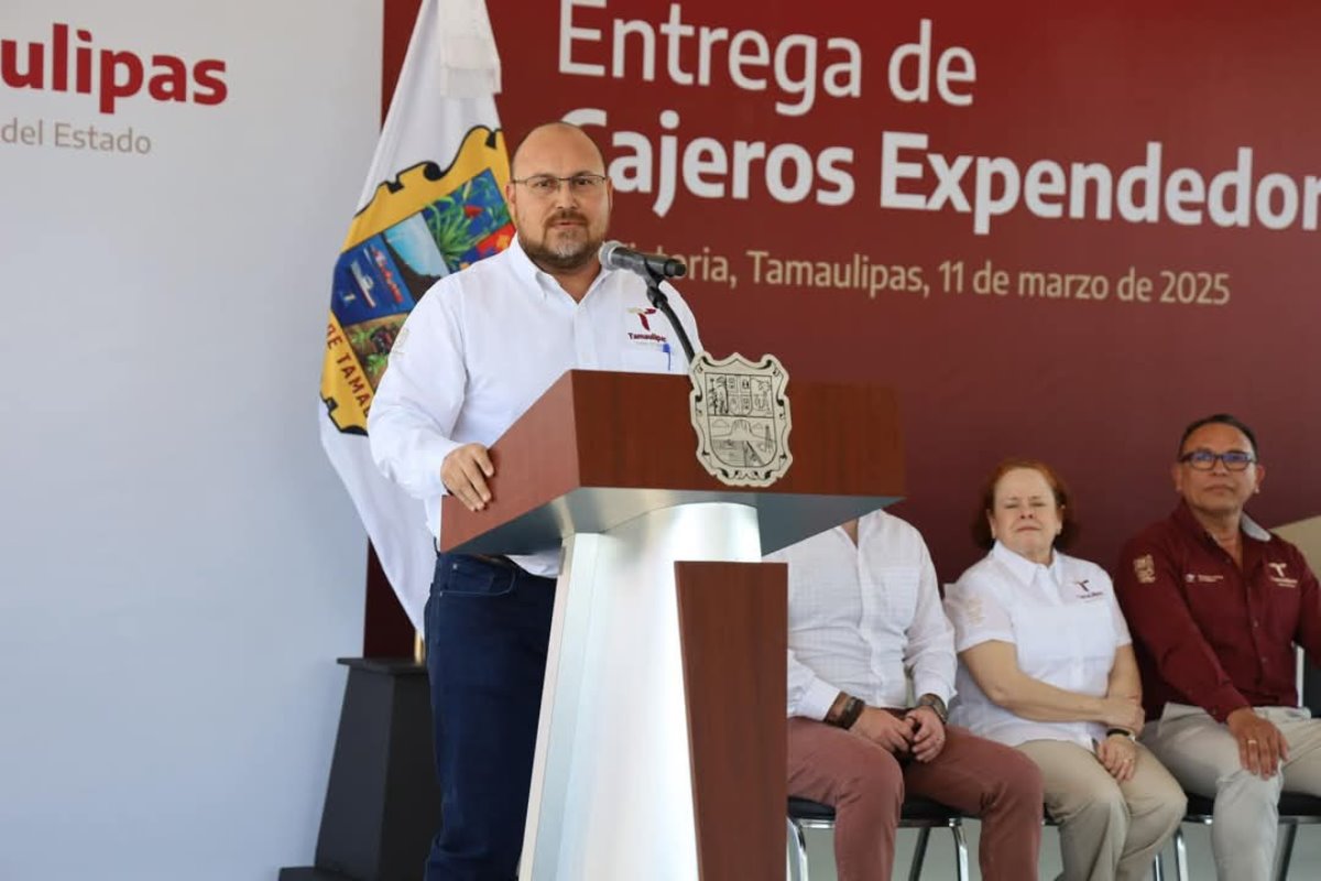 Se realizó la entrega de 10 de los 25 nuevos cajeros para expedición de actas del Registro Civil. Foto: Gobierno del Estado