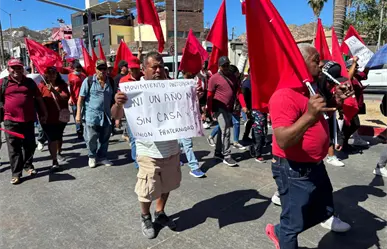 Marcha Movimiento Antorchista: piden vivienda digna y servicios básicos en Los Cabos