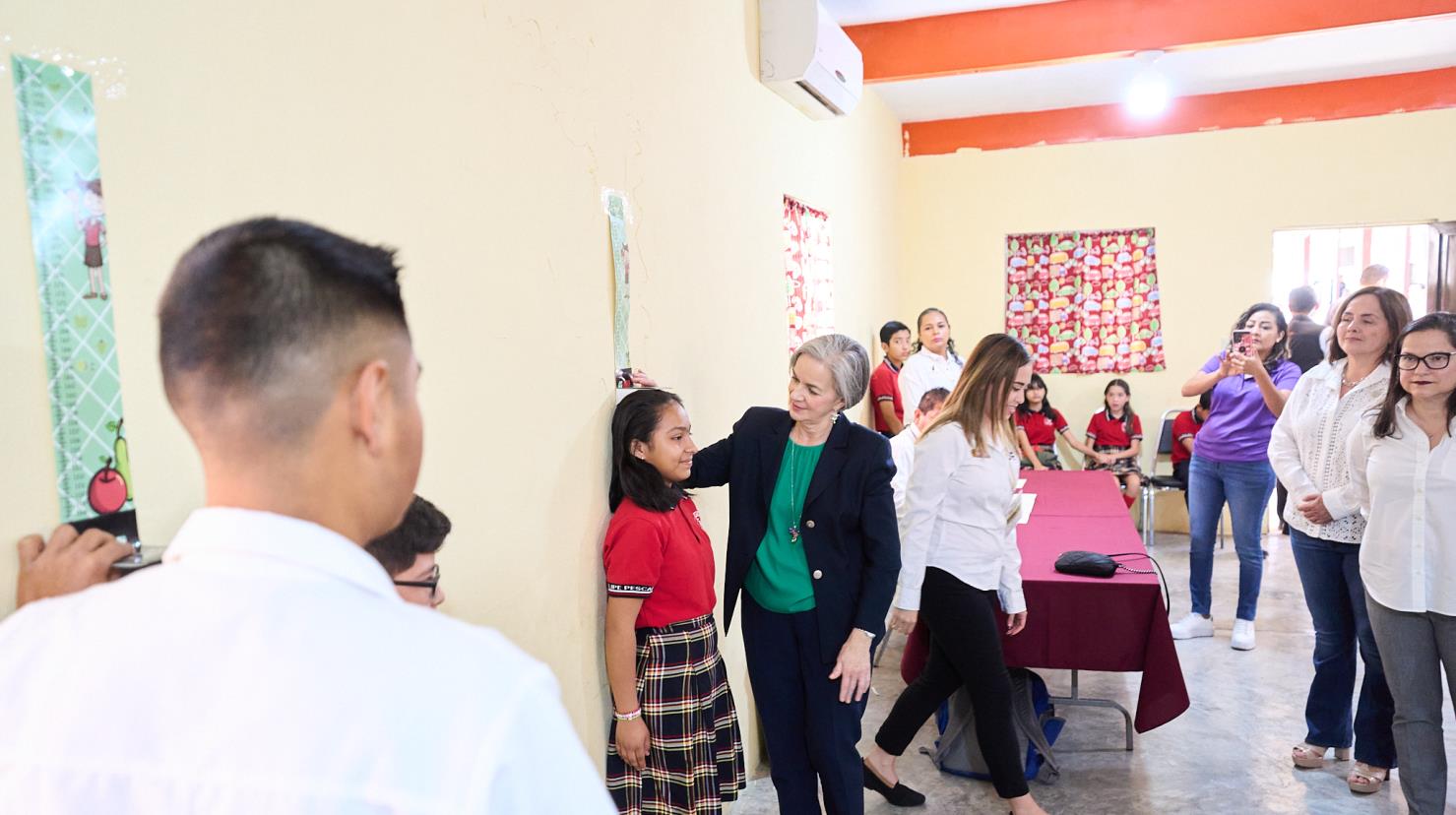 María de Villarreal, presidenta del Sistema DIF Tamaulipas, durante el arranque de las jornadas de salud escolar. Foto: Carlos García