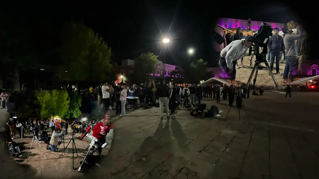 Duranguenses disfrutan del eclipse lunar desde la Plaza IV Centenario