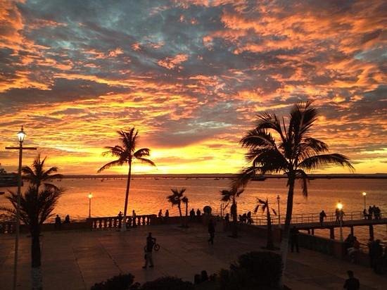 Atardecer desde el kiosko del Malecón de La Paz. Foto: Cortesía.