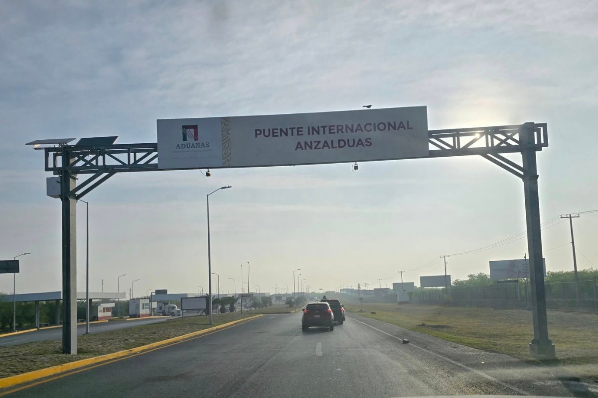 A continuación, te mostramos el estado actual de los principales puentes internacionales hacia Laredo, McAllen y Brownsville, con horarios, número de casetas en operación y tiempo estimado de cruce. Foto: Redes sociales