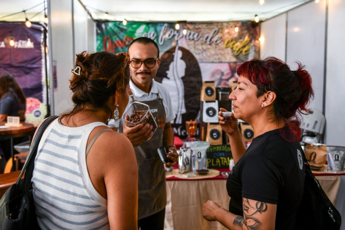 Del 14 al 16 de marzo, 50 expositores de café ofrecen sus productos en el parque Benito Juárez, en Xalapa. Foto: Rosalinda Morales