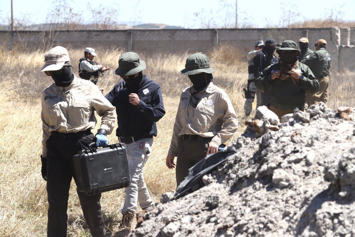 os trabajos periciales en el Rancho Izaguirre avanzan en coordinación con el Gobierno de Jalisco y autoridades federales. Créditos: X (@FiscaliaJal).