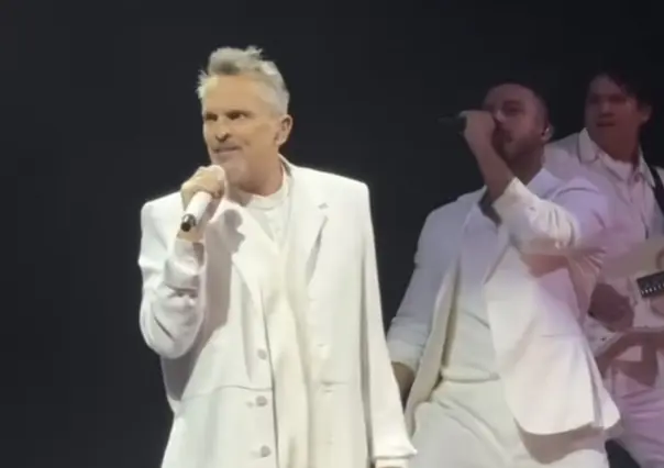 Sorprende alerta sísmica a Miguel Bosé durante su concierto en el Auditorio Nacional