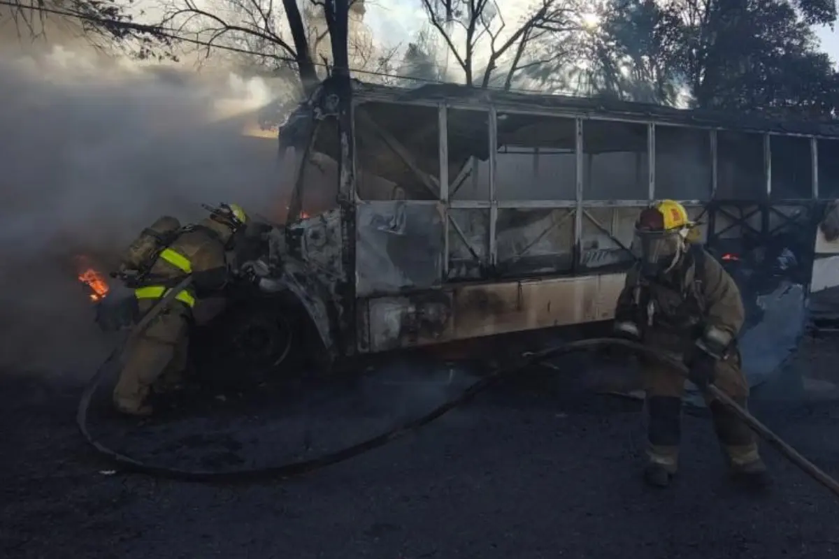 Algunos de estos incendios han sido provocados, lo que ha derivado en la detención de 17 personas sospechosas de iniciar el fuego, tres de las cuales permanecen en el Penal de Saltillo./ Foto: FB Bomberos Saltillo Coahuila