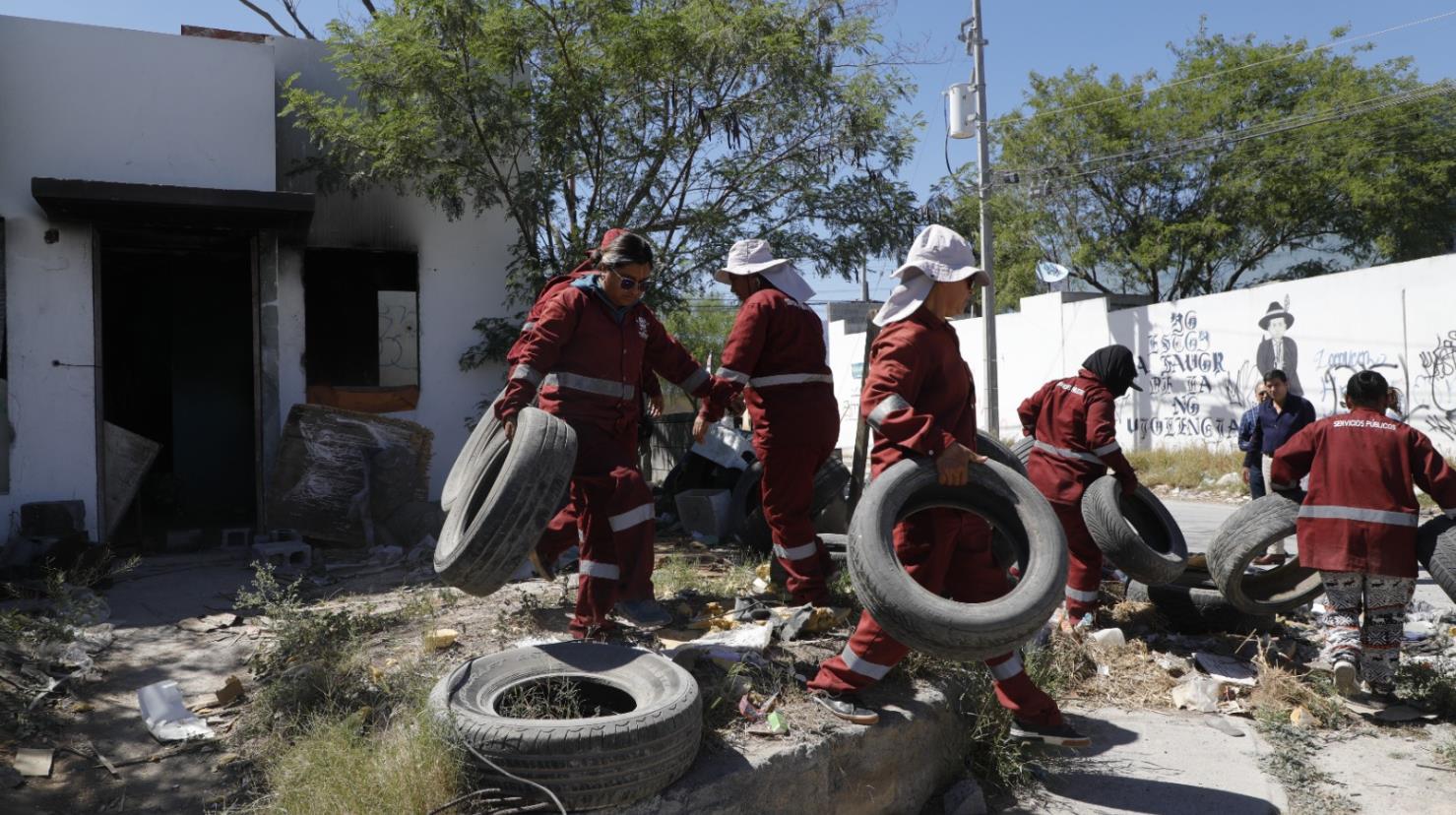 El Gobierno Municipal exhorta a la población a colaborar en la limpieza de espacios públicos y a reportar casos de acumulación o abandono de basura en casas, calles o terrenos baldíos. Foto: Gobierno de Escobedo.