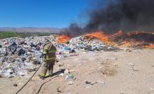 Enfrentan Bomberos de Durango fuerte incendio en basurero del Pueblo Mágico de Nombre de Dios