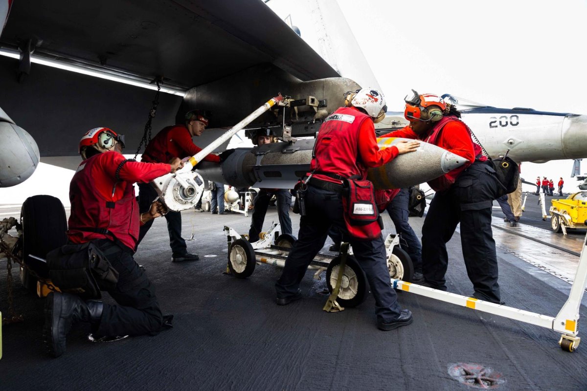 Portaaviones de clase Nimitz USS Harry S. Truman (CVN 75). Créditos: X (@CENTCOM).