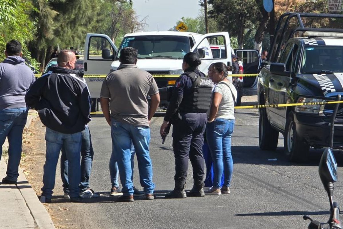 Dos policías municipales fueron ejecutados dentro de un auto tras salir de turno en Valle de Santiago. Foto: Jesús Padilla