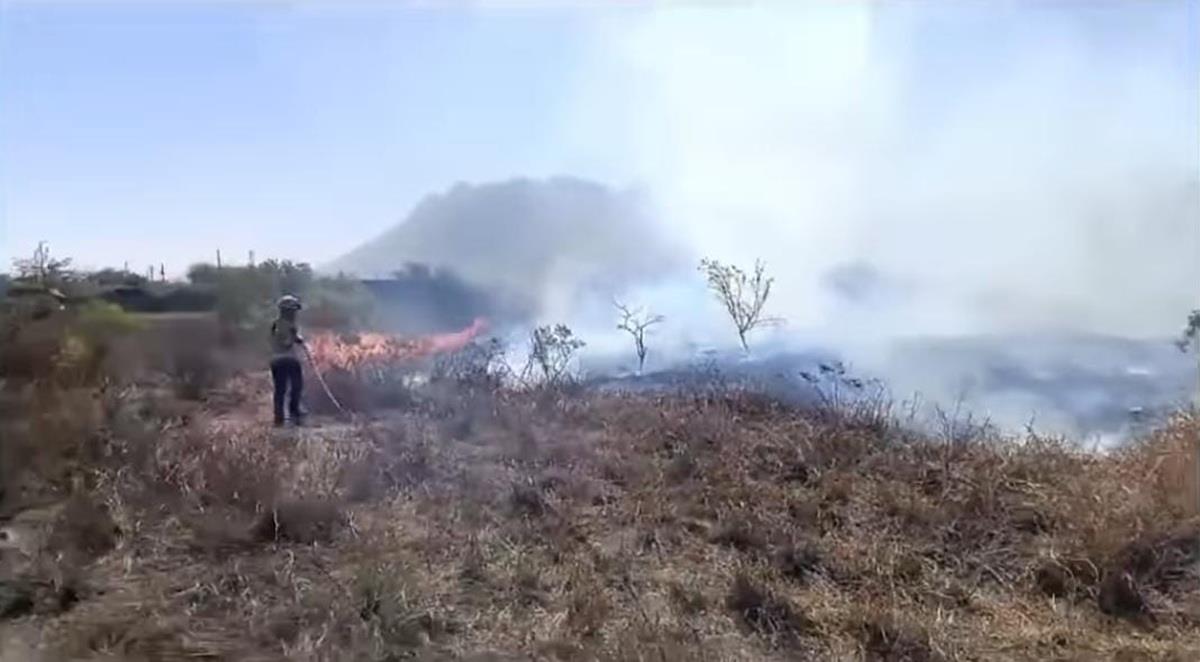 El alcalde de García, Manuel Guerra Cavazos, informó sobre las acciones realizadas para combatir diversos incendios registrados. Foto: Protección Civil de Nuevo León