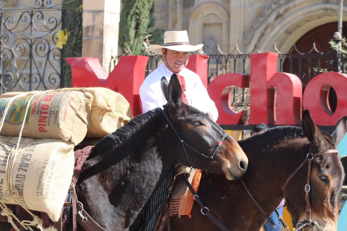 La Arreada de Ganado contó con la participación de experimentados caporales y vaqueros, quienes mostraron sus habilidades en el manejo del ganado./Foto: FB Gobierno Municipal de Múzquiz