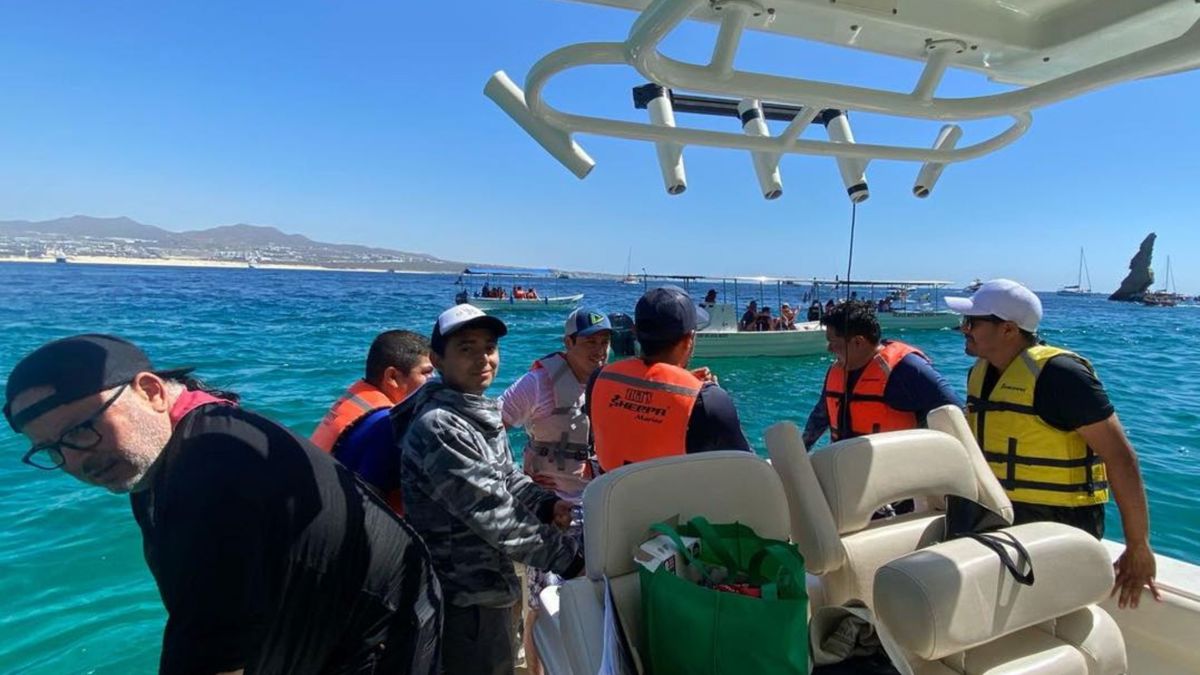 La visibilidad reducida por las aguas turbias en la zona del Arco de Cabo San Lucas aumenta el riesgo de accidentes.