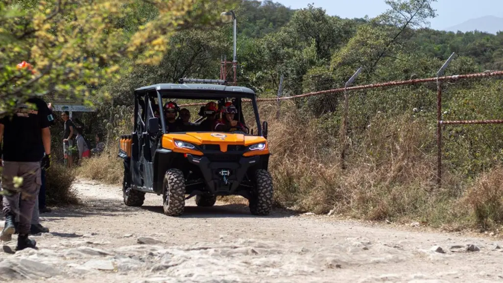 Rescatan a mujer tras accidente en Bosques de la Pastora camino al cerro