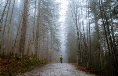 ¿Qué es el silent walking? Una forma fácil de perder peso y calmar la ansiedad