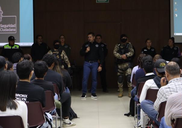 Blindan a alumnos de UANE; Comisaría instruye sobre alternativas de seguridad