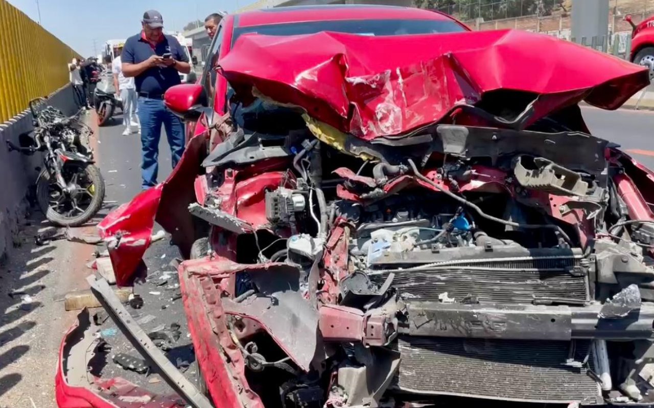 Accidente en la autopista México- Puebla, el choque dejo 6 lesionados. Foto: Israel Lorenzana