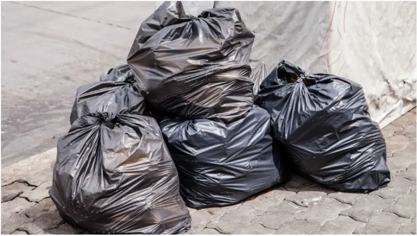 La basura sigue esperando en muchas esquincas. Foto: Canva.