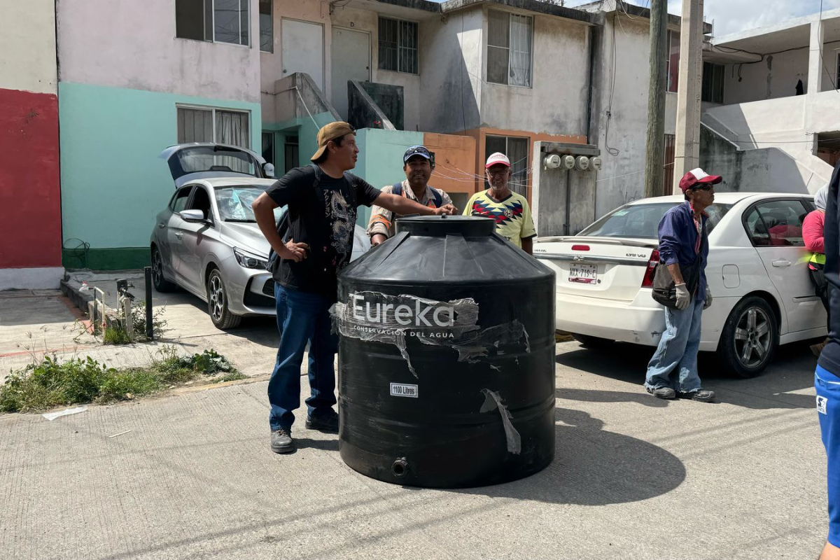 Vecinos afectados por la rapiña registrada durante el incendio en Altamira. Foto: Carlos García