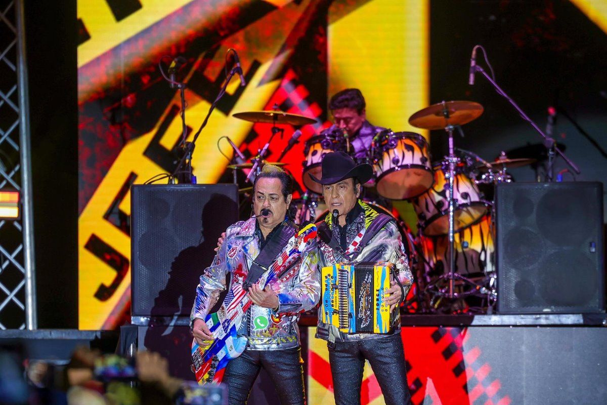 Los mundialmente conocidos Tigres del Norte ante más de 50 mil asistente en la Expo Reynosa 2025. Foto: FB @carlosvportiz