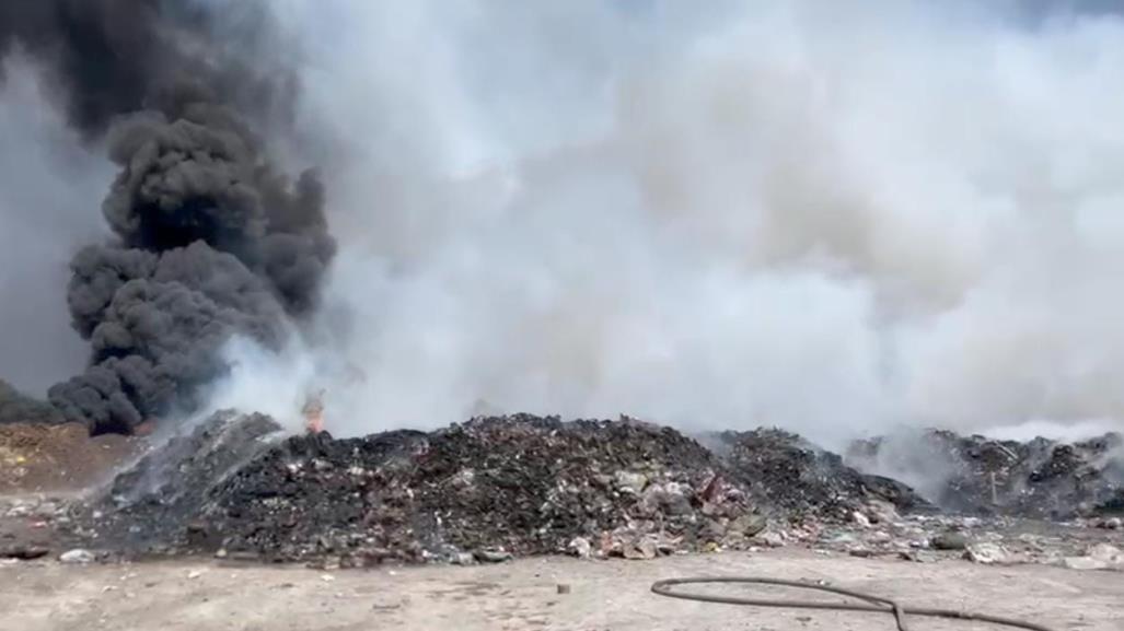 VIDEO │ Se incendia basurero de El Salto, Durango; fuego está fuera de control