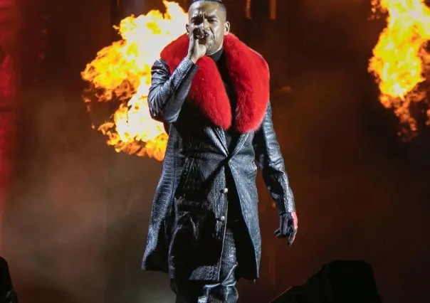Don Omar saca a fanático durante su concierto en Cancún por aventar cerveza al público |VIDEO