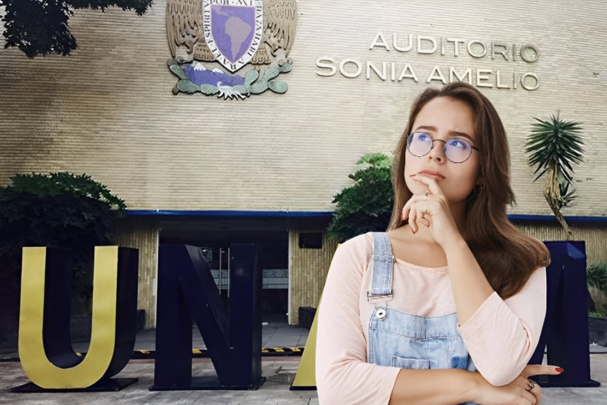 Mujer pensando al frente de las letras de la UNAM.    Foto: X (@UNAM_MX) | Freepik | Canva