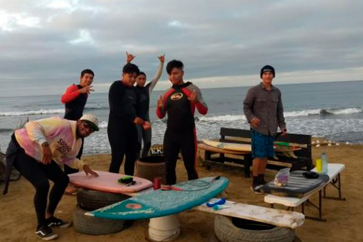 Surf en Bahía Asunción. Foto: Bahía Asunción Com.