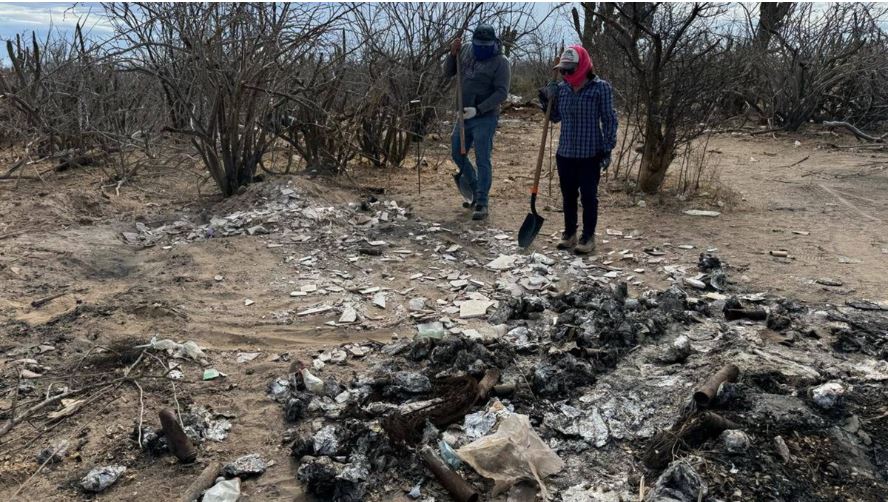 Buscadores de desaparecidos en La Paz. Foto: Facebook de Búsqueda X La Paz.