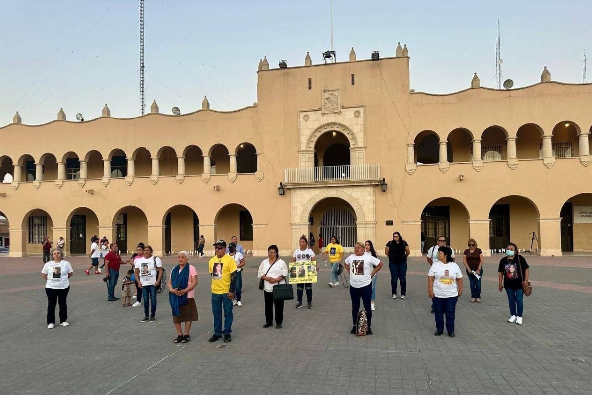 Familiares de desaparecidos en Nuevo Laredo, Tamaulipas, se congregaron en la Explanada de la Independencia para exigir justicia y respuestas sobre el paradero de sus seres queridos. Foto: Redes sociales