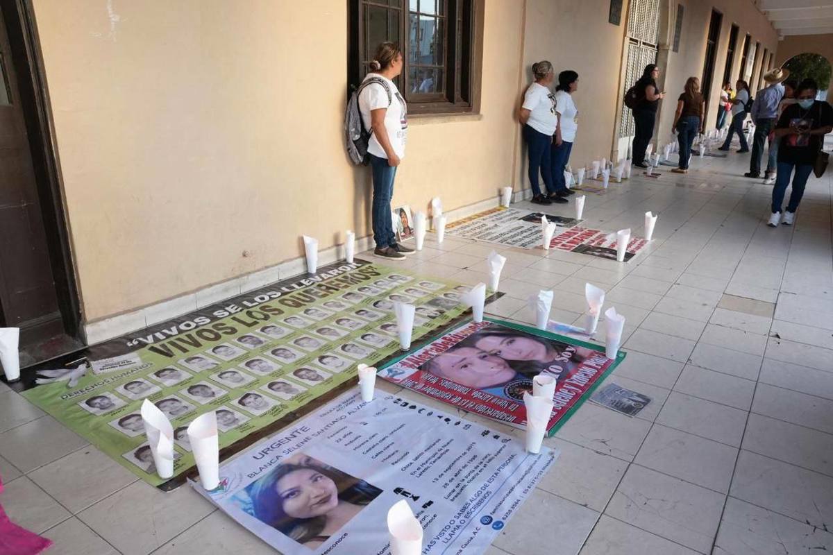 Familiares de víctimas de desaparición en Nuevo Laredo, Tamaulipas, se congregaron en la Explanada de la Independencia para exigir justicia y respuestas sobre el paradero de sus seres queridos. Foto: Redes sociales 