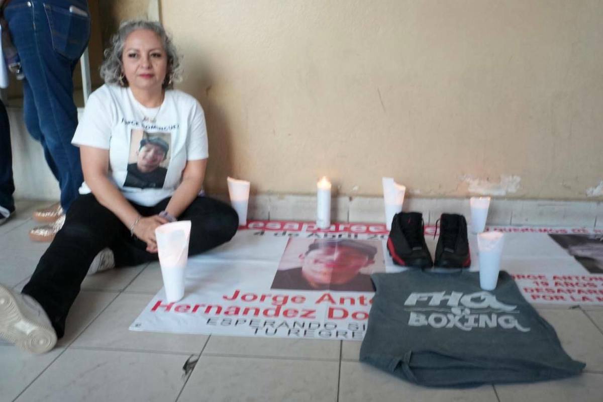 Familiares de víctimas de desaparición en Nuevo Laredo, Tamaulipas, se congregaron en la Explanada de la Independencia para exigir justicia y respuestas sobre el paradero de sus seres queridos. Foto: Redes sociales 