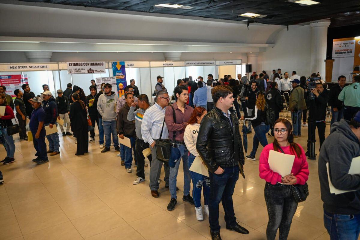 Jóvenes en feria del empleo en Coahuila / Foto: Gobierno de Coahuila