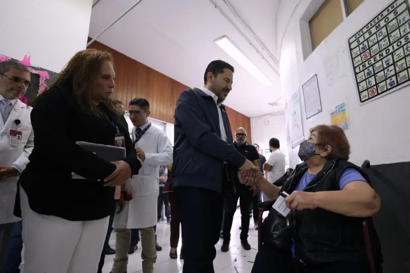 El Instituto de Seguridad y Servicios Sociales de los Trabajadores del Estado (ISSSTE) implementará un cambio en la jornada laboral de su personal de salud, pasando de 6 y 6:30 horas a 8 horas diarias, anunció Martí Batres Guadarrama, director general del instituto. Foto: Redes sociales 