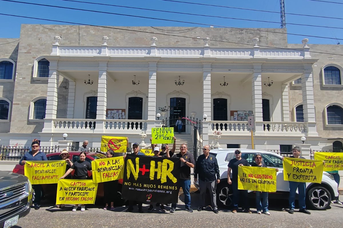 Continúan con protestas padres de familia del Colectivo No más hijos Rehenes |Foto: redes sociales