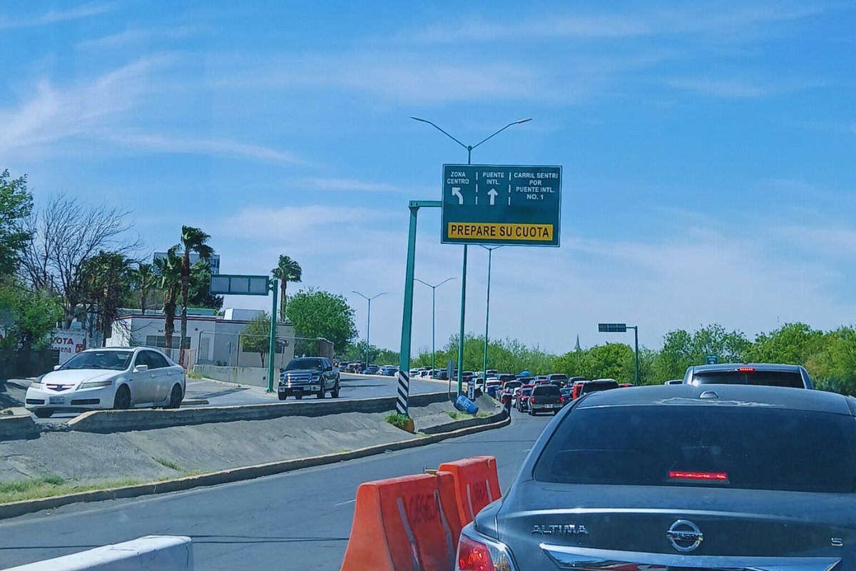 El tráfico es presente a cualquier hora del día en los puentes internacionales de Nuevo Laredo | Foto: redes sociales