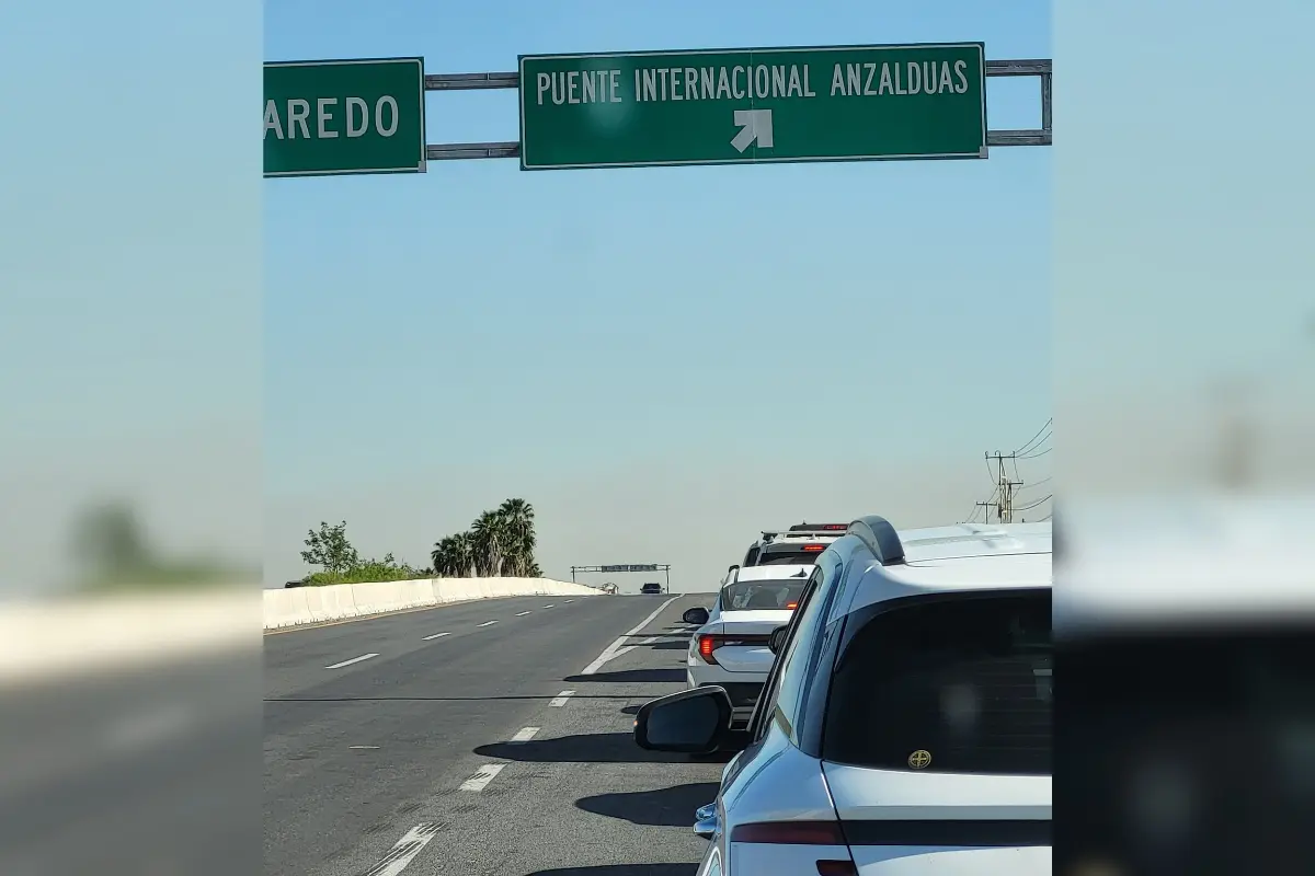 Gracias a un operativo de agilización en los procesos de revisión, el cruce de vehículos en los puentes internacionales mejoró significativamente, permitiendo tiempos de espera inferiores a una hora. Foto: Redes sociales