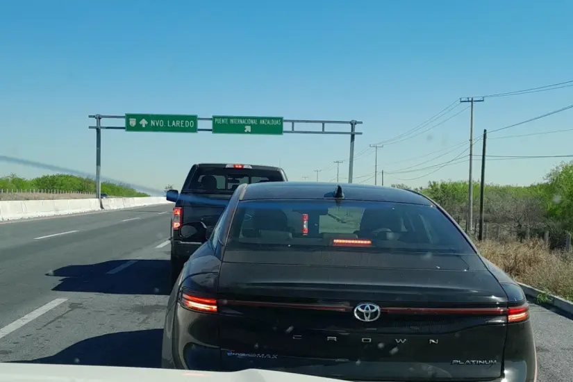 Gracias a un operativo de agilización en los procesos de revisión, el cruce de vehículos mejoró significativamente, permitiendo tiempos de espera inferiores a una hora. Foto: Redes sociales 