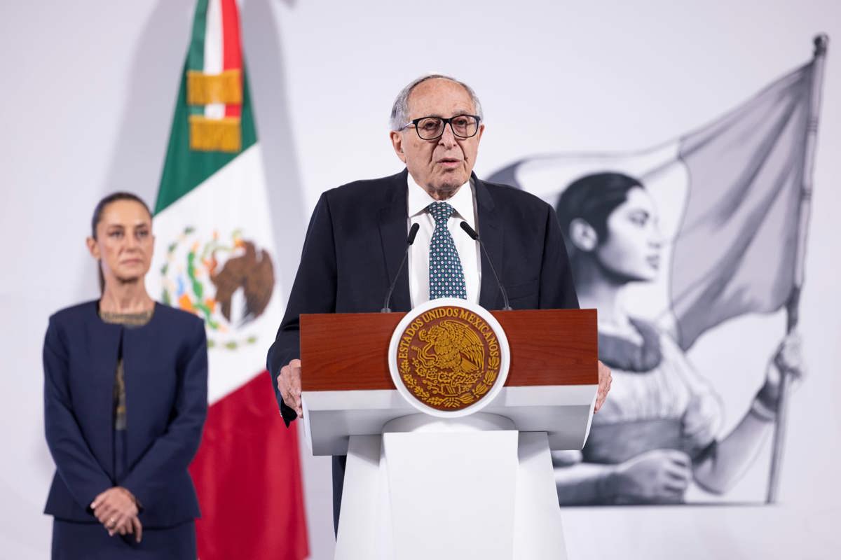 David Kershenobich y Claudia Sheinbaum. Foto: Enrique Pérez Huerta