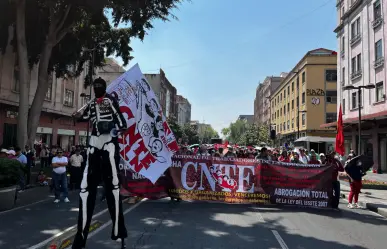 ¿Cuántos docentes de la CNTE participaron en el plantón y marcha al Zócalo de CDMX?