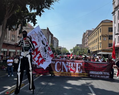 ¿Cuántos docentes de la CNTE participaron en el plantón y marcha al Zócalo de CDMX?